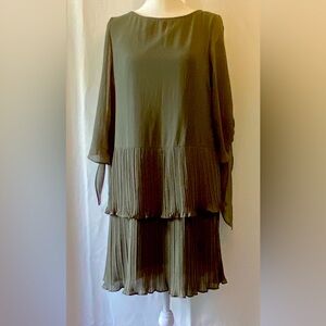Women's Green Crepe Lagenlook Layered Pleated Open Sleeve Dress 10 Office Siren